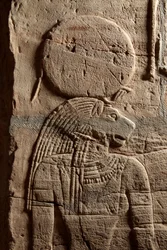 Relief auf einem Schrein, errichtet von Pharao Taharqa im Hof des Amun-Tempels, erbaut von ihm in Kawa in Nubien, 25. Dynastie, Spätzeit, 690-64 v. Chr. (Detail)